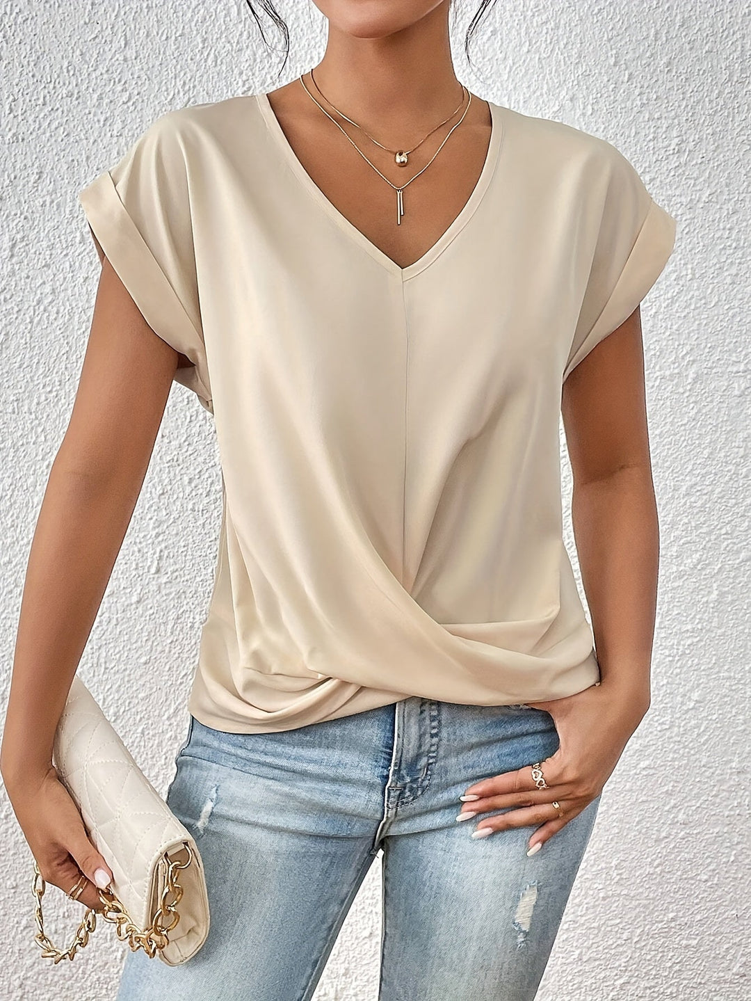 Cleo - Breathable V-neck T-shirt